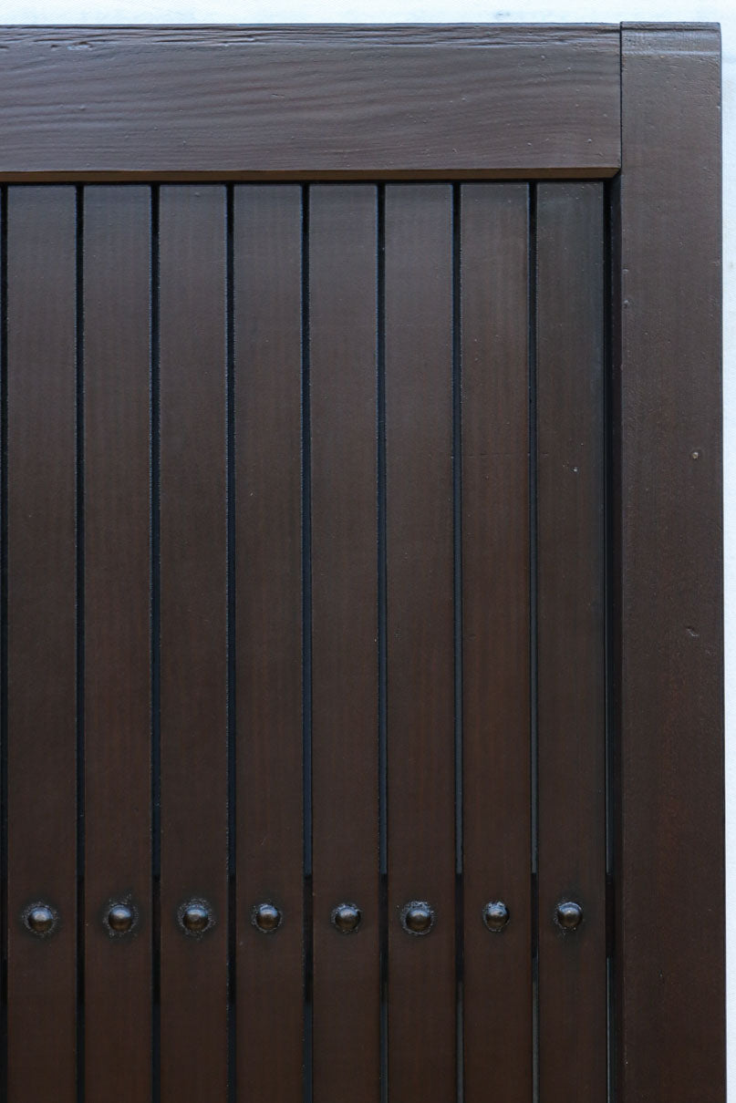 幅896 高さ1823ミリ　重厚感ある作りで落ち着いた佇まいの全面平格子戸　F8442　在庫2枚