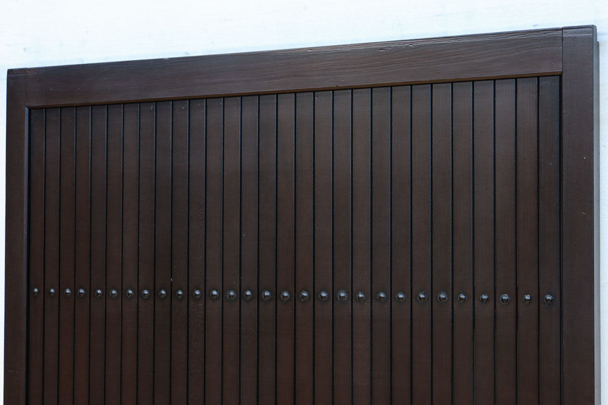 幅896 高さ1823ミリ　重厚感ある作りで落ち着いた佇まいの全面平格子戸　F8442　在庫2枚