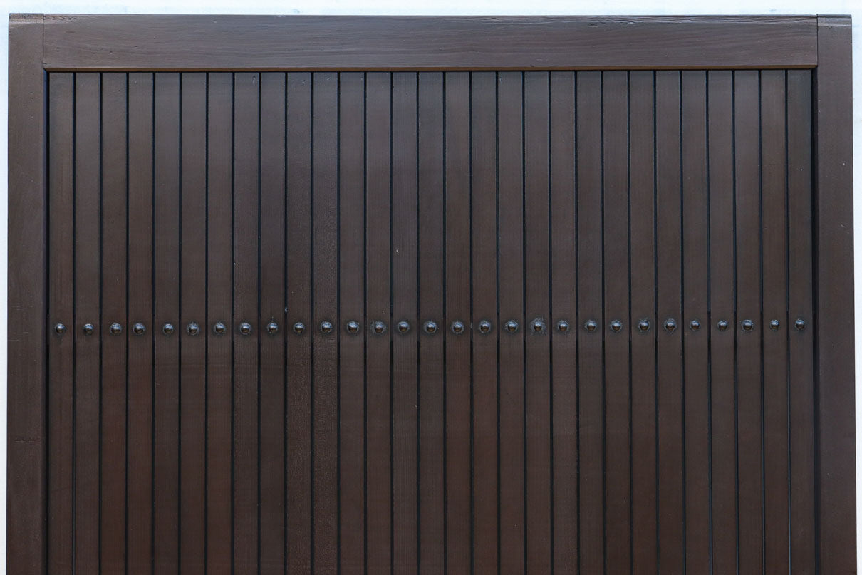 幅896 高さ1823ミリ　重厚感ある作りで落ち着いた佇まいの全面平格子戸　F8442　在庫2枚