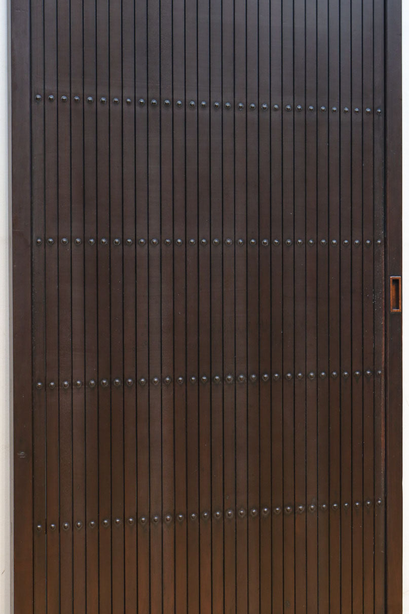 幅896 高さ1823ミリ　重厚感ある作りで落ち着いた佇まいの全面平格子戸　F8442　在庫2枚