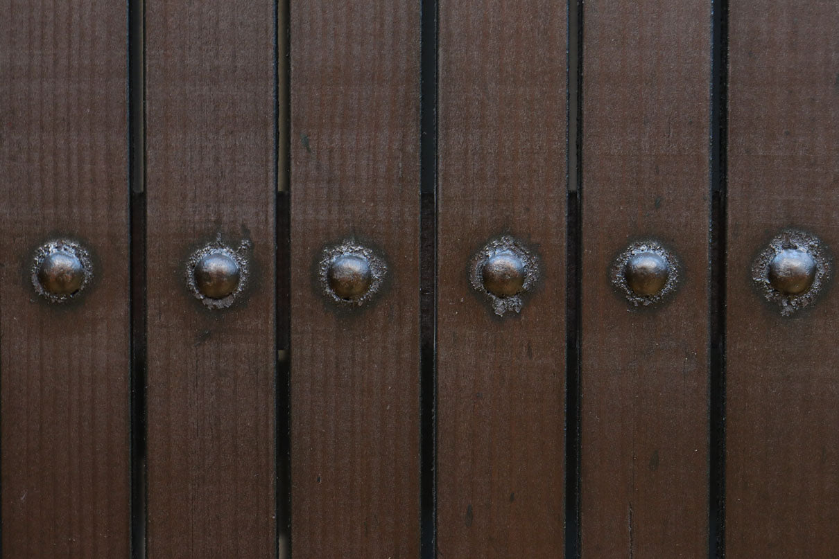 幅896 高さ1823ミリ　重厚感ある作りで落ち着いた佇まいの全面平格子戸　F8442　在庫2枚