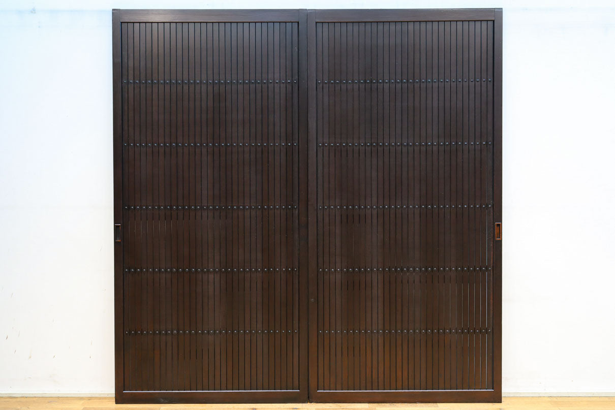 幅896 高さ1823ミリ　重厚感ある作りで落ち着いた佇まいの全面平格子戸　F8442　在庫2枚