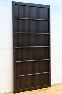 幅896 高さ1823ミリ　重厚感ある作りで落ち着いた佇まいの全面平格子戸　F8442　在庫2枚