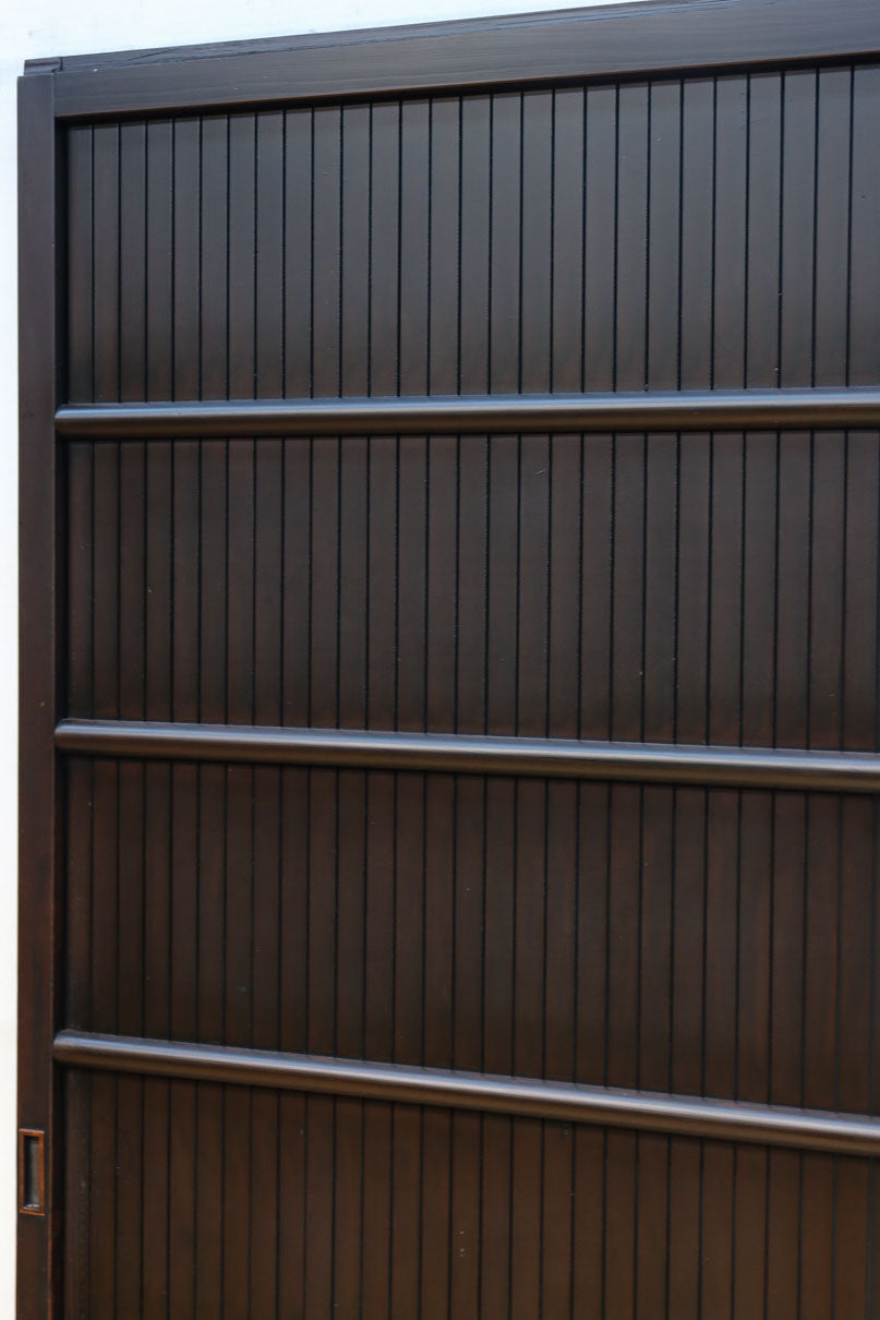 幅896 高さ1823ミリ　重厚感ある作りで落ち着いた佇まいの全面平格子戸　F8442　在庫2枚