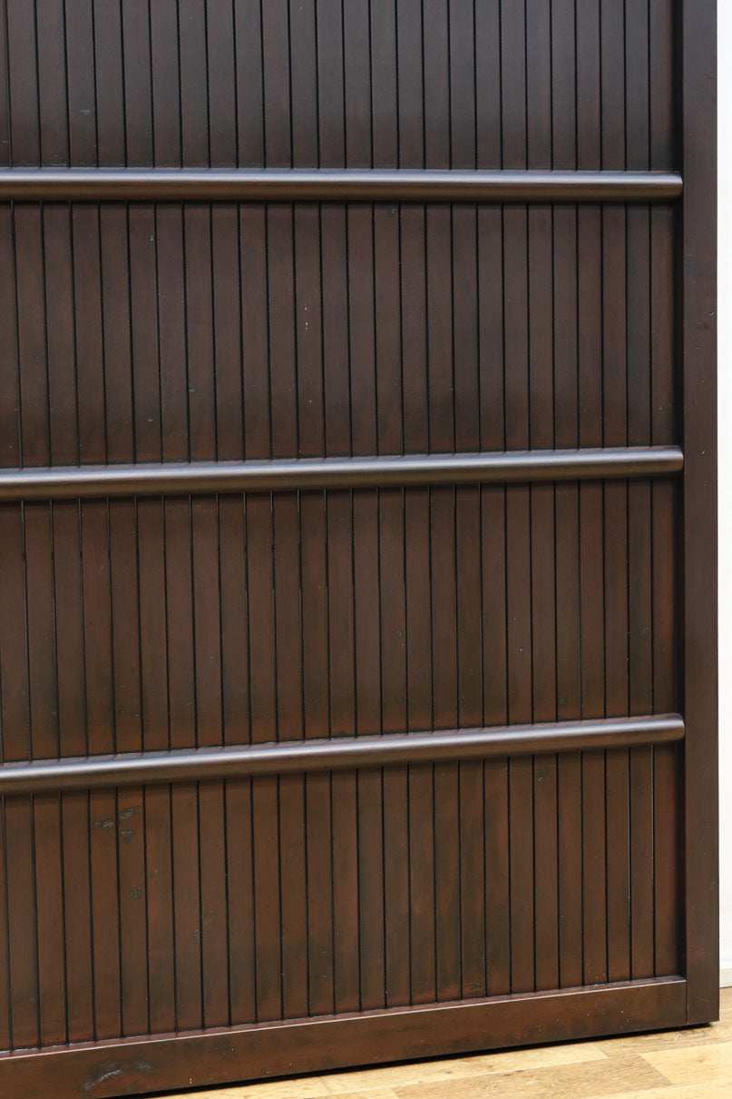 幅896 高さ1823ミリ　重厚感ある作りで落ち着いた佇まいの全面平格子戸　F8442　在庫2枚