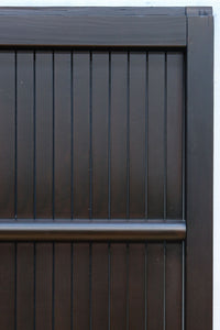 幅896 高さ1823ミリ　重厚感ある作りで落ち着いた佇まいの全面平格子戸　F8442　在庫2枚