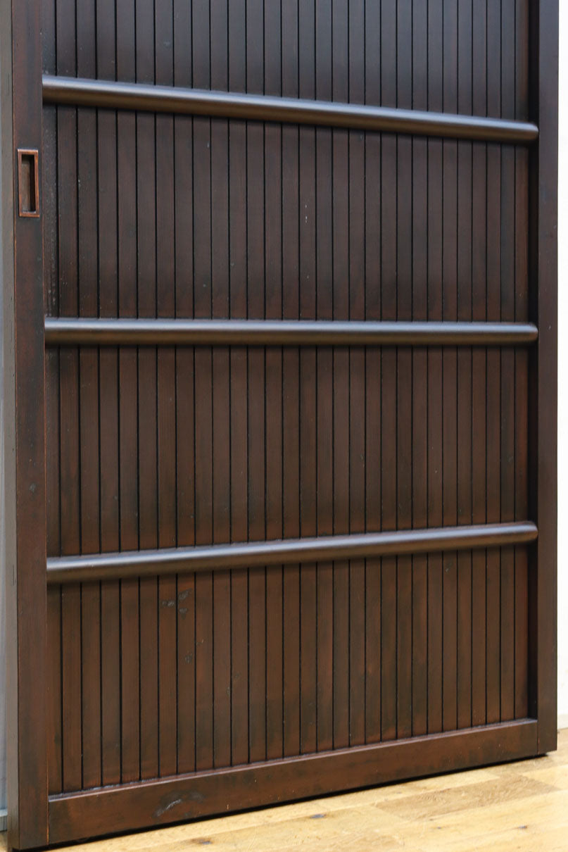 幅896 高さ1823ミリ　重厚感ある作りで落ち着いた佇まいの全面平格子戸　F8442　在庫2枚