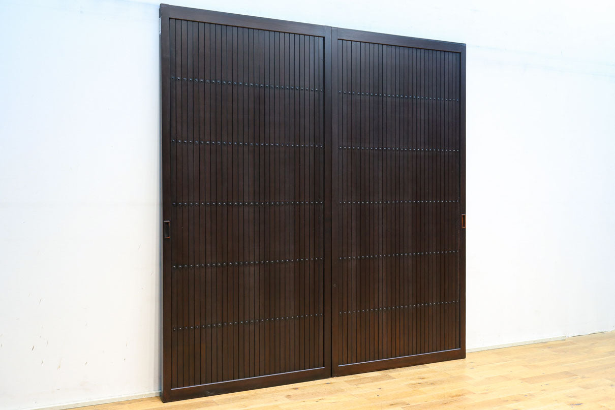 幅896 高さ1823ミリ　重厚感ある作りで落ち着いた佇まいの全面平格子戸　F8442　在庫2枚