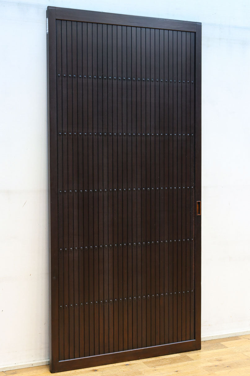 幅896 高さ1823ミリ　重厚感ある作りで落ち着いた佇まいの全面平格子戸　F8442　在庫2枚
