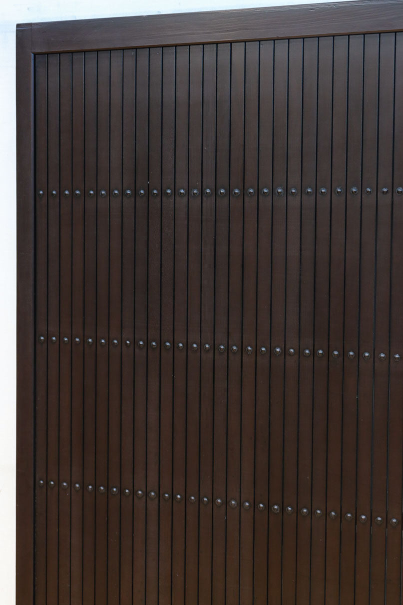 幅896 高さ1823ミリ　重厚感ある作りで落ち着いた佇まいの全面平格子戸　F8442　在庫2枚