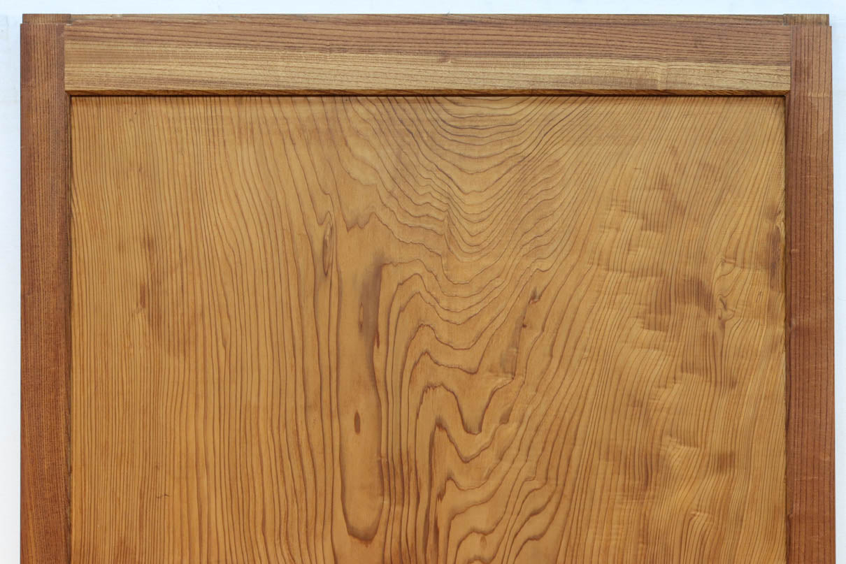 幅850ミリ　明るい木地色に華やかな杢目の杉一枚板戸　F8446　在庫1枚