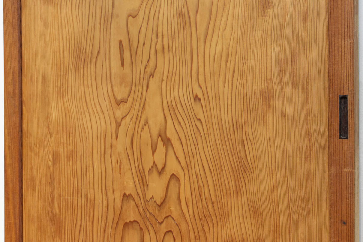 幅850ミリ　明るい木地色に華やかな杢目の杉一枚板戸　F8446　在庫1枚
