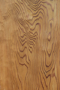 幅850ミリ　明るい木地色に華やかな杢目の杉一枚板戸　F8446　在庫1枚