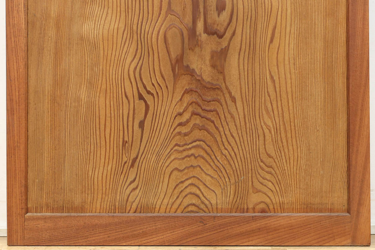 幅850ミリ　明るい木地色に華やかな杢目の杉一枚板戸　F8446　在庫1枚