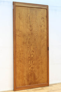 幅850ミリ　明るい木地色に華やかな杢目の杉一枚板戸　F8446　在庫1枚