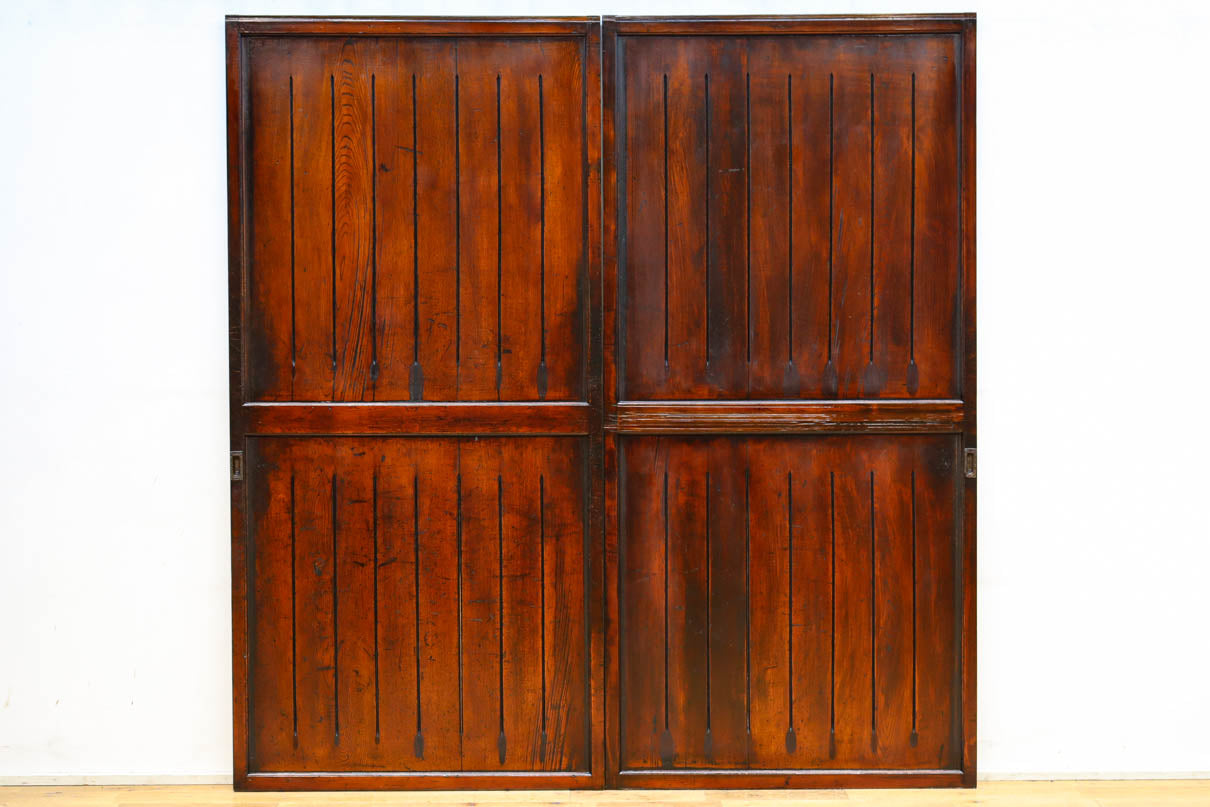 幅848ミリ　稀少デザイン！！溝の装飾を施した格調ある板戸　F8456　在庫2枚