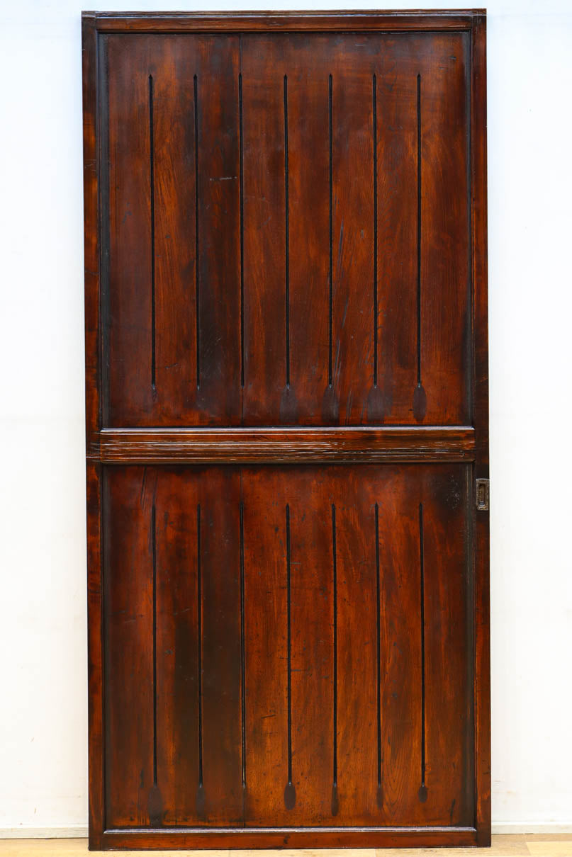 幅848ミリ　稀少デザイン！！溝の装飾を施した格調ある板戸　F8456　在庫2枚