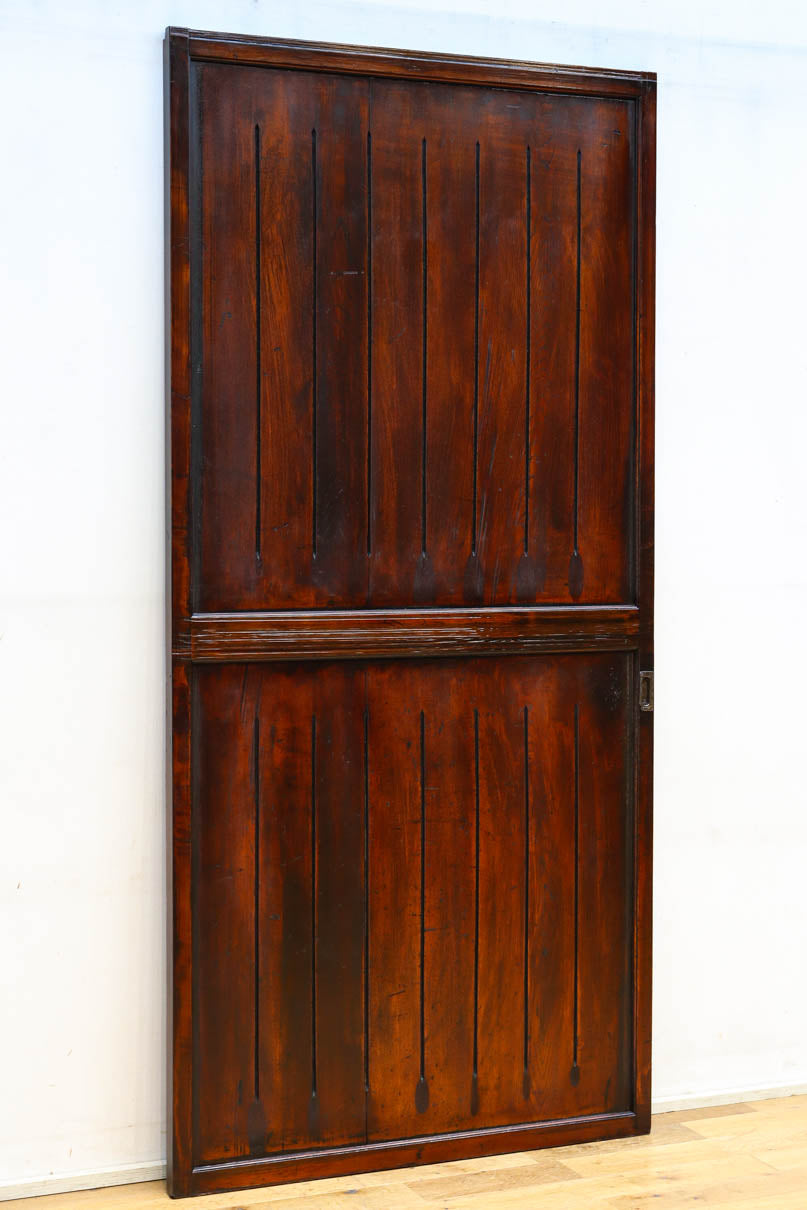 幅848ミリ　稀少デザイン！！溝の装飾を施した格調ある板戸　F8456　在庫2枚