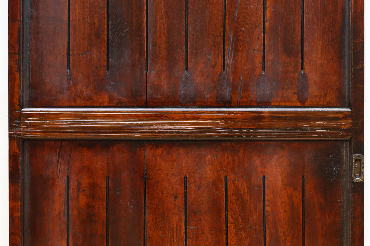 幅848ミリ　稀少デザイン！！溝の装飾を施した格調ある板戸　F8456　在庫2枚