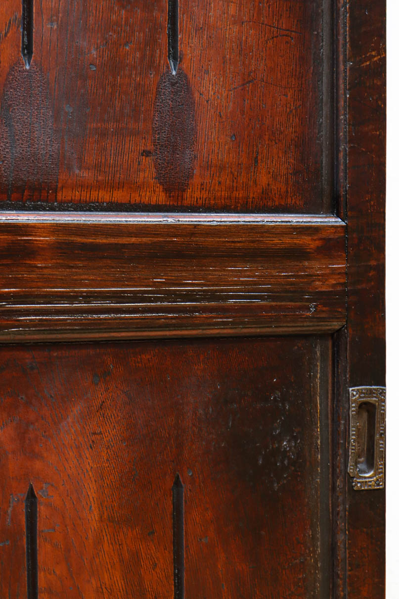 幅848ミリ　稀少デザイン！！溝の装飾を施した格調ある板戸　F8456　在庫2枚