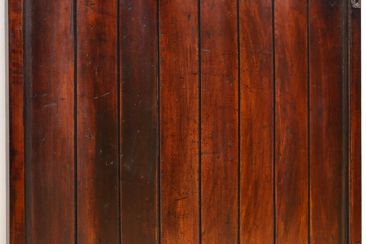 幅848ミリ　稀少デザイン！！溝の装飾を施した格調ある板戸　F8456　在庫2枚