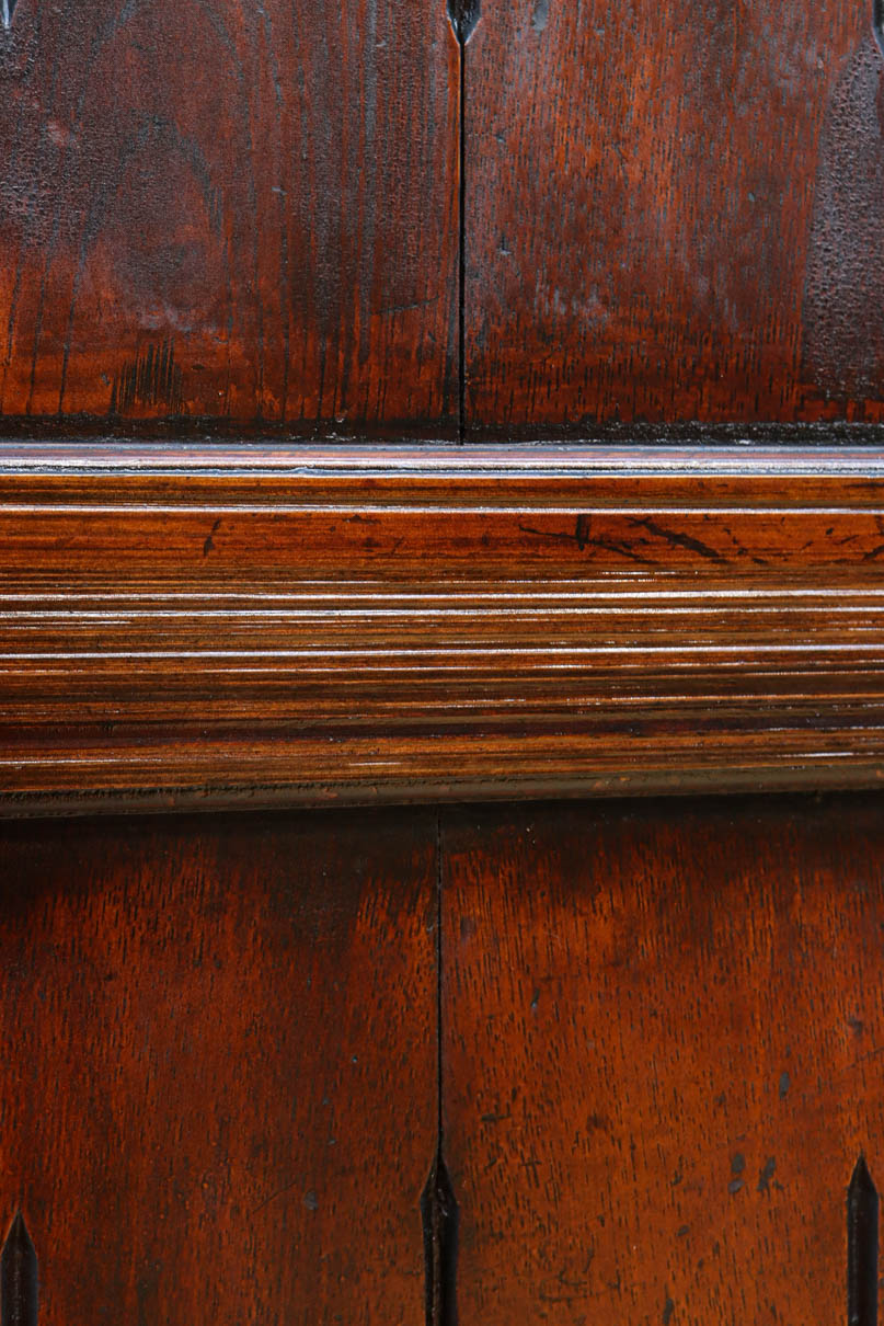 幅848ミリ　稀少デザイン！！溝の装飾を施した格調ある板戸　F8456　在庫2枚