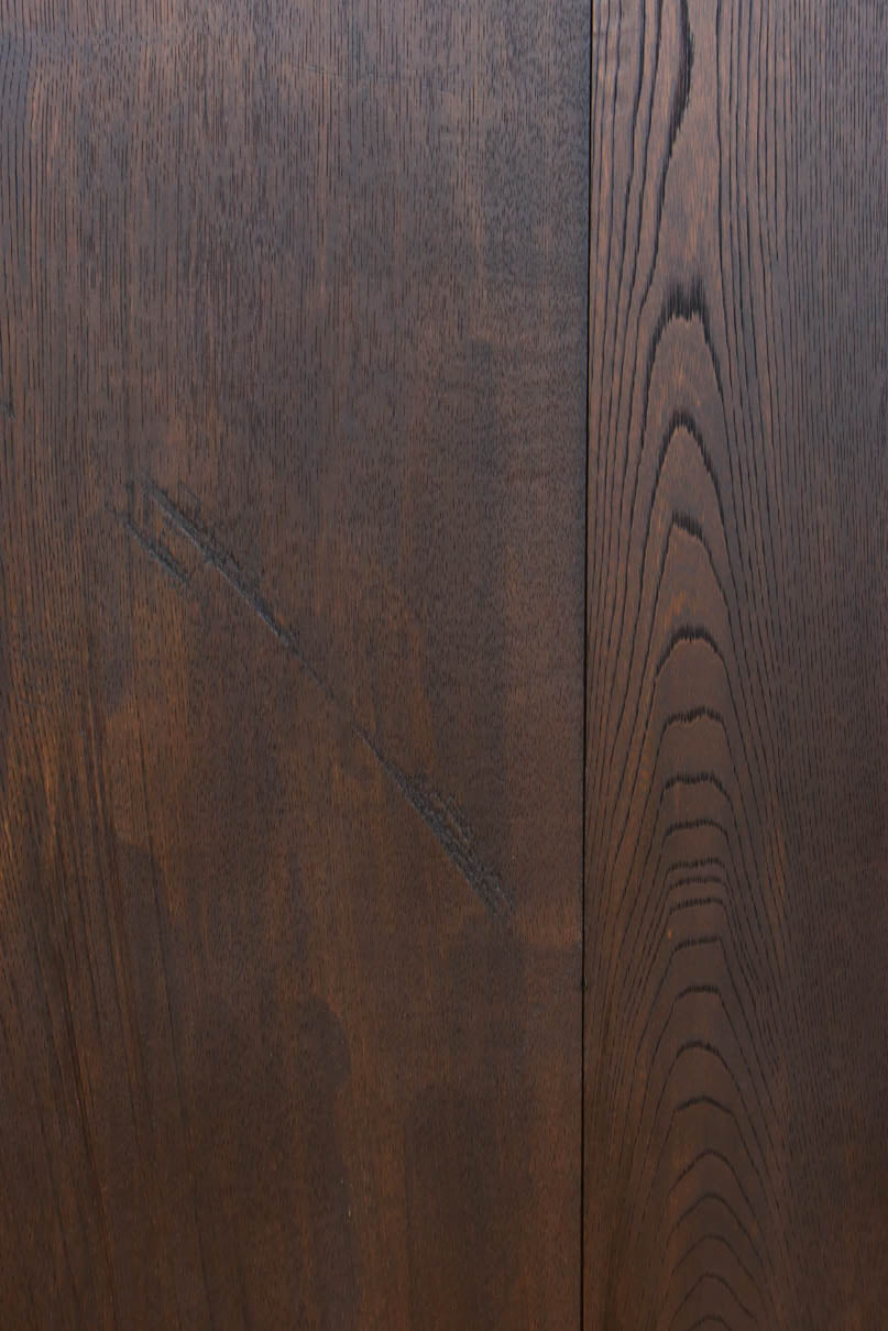 幅848ミリ　稀少デザイン！！溝の装飾を施した格調ある板戸　F8456　在庫2枚