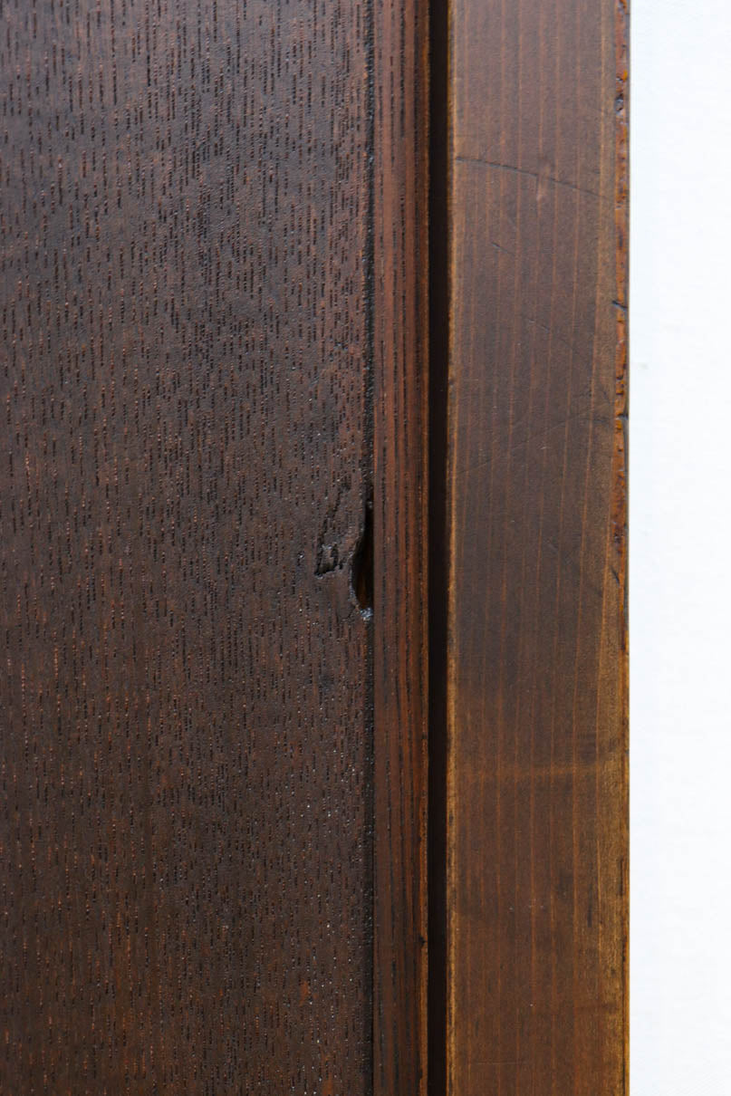 幅848ミリ　稀少デザイン！！溝の装飾を施した格調ある板戸　F8456　在庫2枚