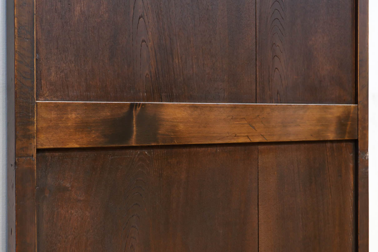 幅848ミリ　稀少デザイン！！溝の装飾を施した格調ある板戸　F8456　在庫2枚