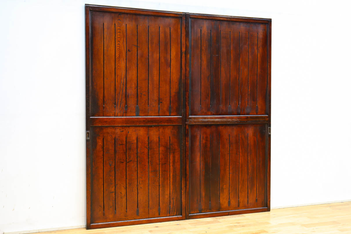 幅848ミリ　稀少デザイン！！溝の装飾を施した格調ある板戸　F8456　在庫2枚