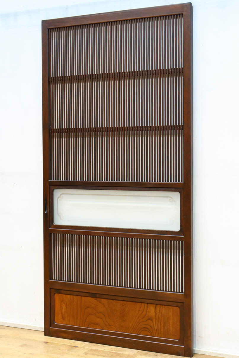 幅898ミリ　繊細な格子作りで和の趣きある大阪格子戸　F8457　在庫2枚