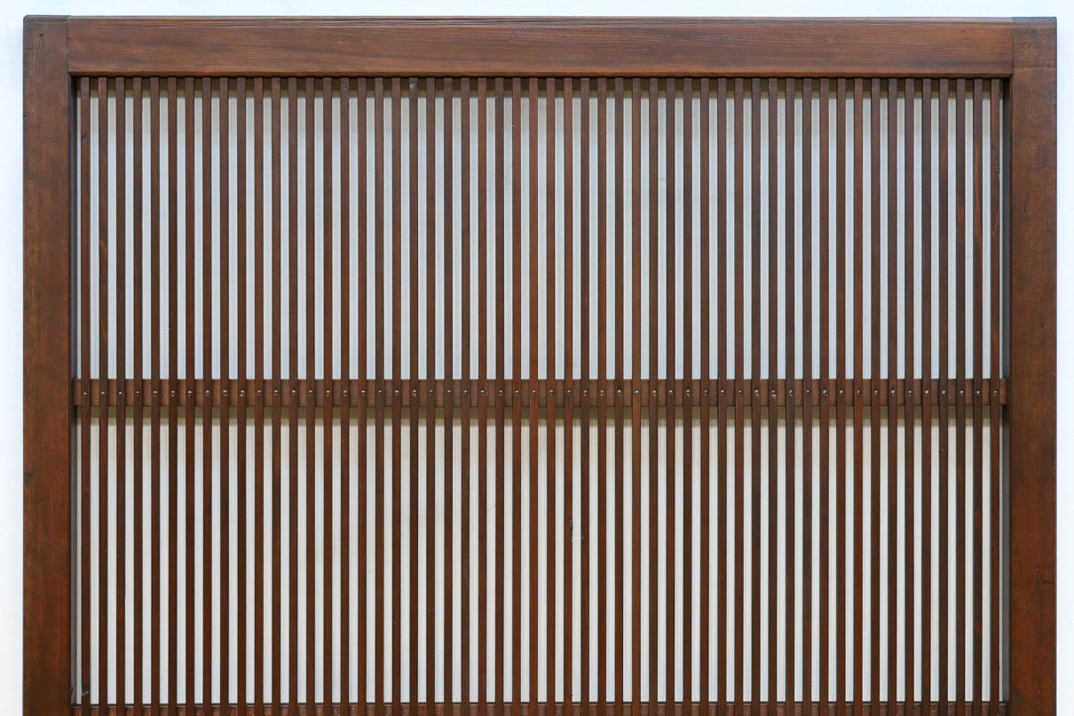 幅898ミリ　繊細な格子作りで和の趣きある大阪格子戸　F8457　在庫2枚