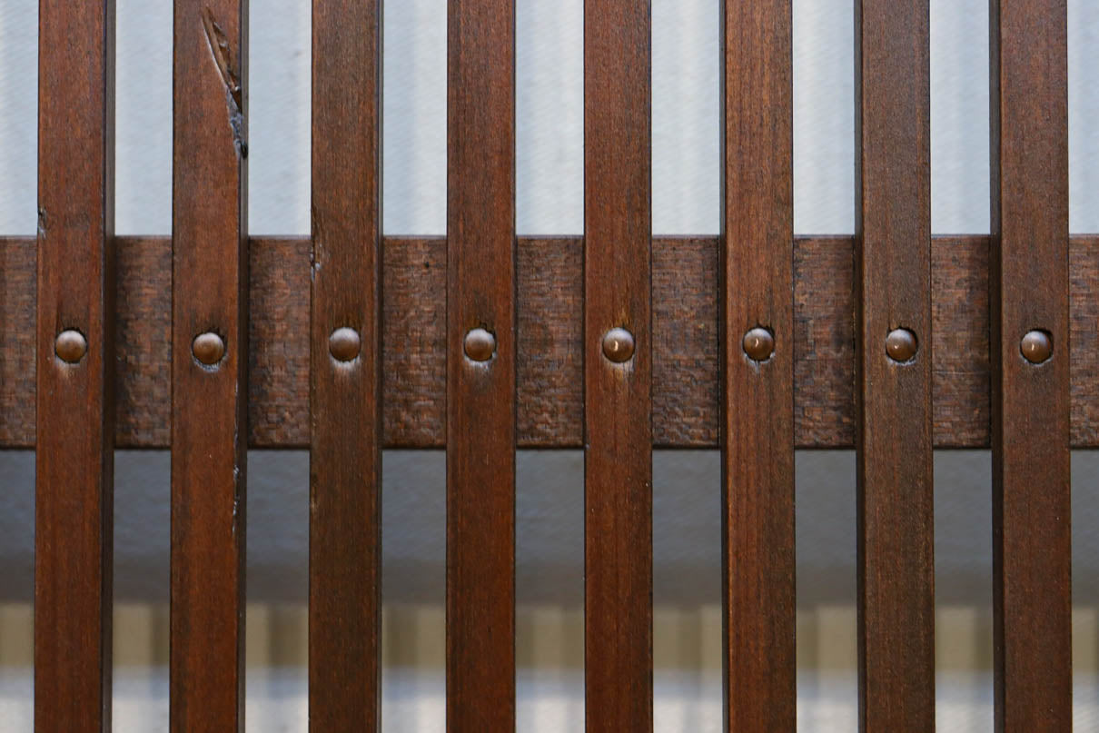 幅898ミリ　繊細な格子作りで和の趣きある大阪格子戸　F8457　在庫2枚