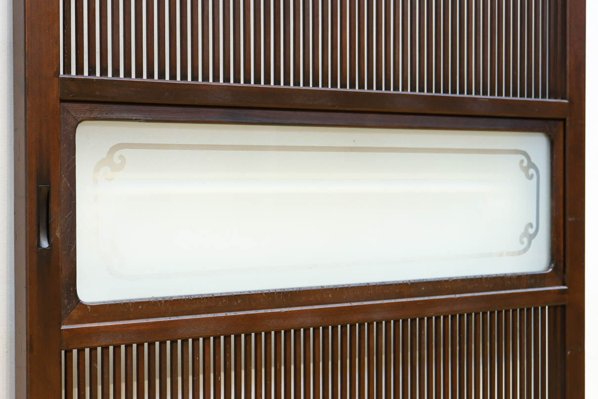 幅898ミリ　繊細な格子作りで和の趣きある大阪格子戸　F8457　在庫2枚