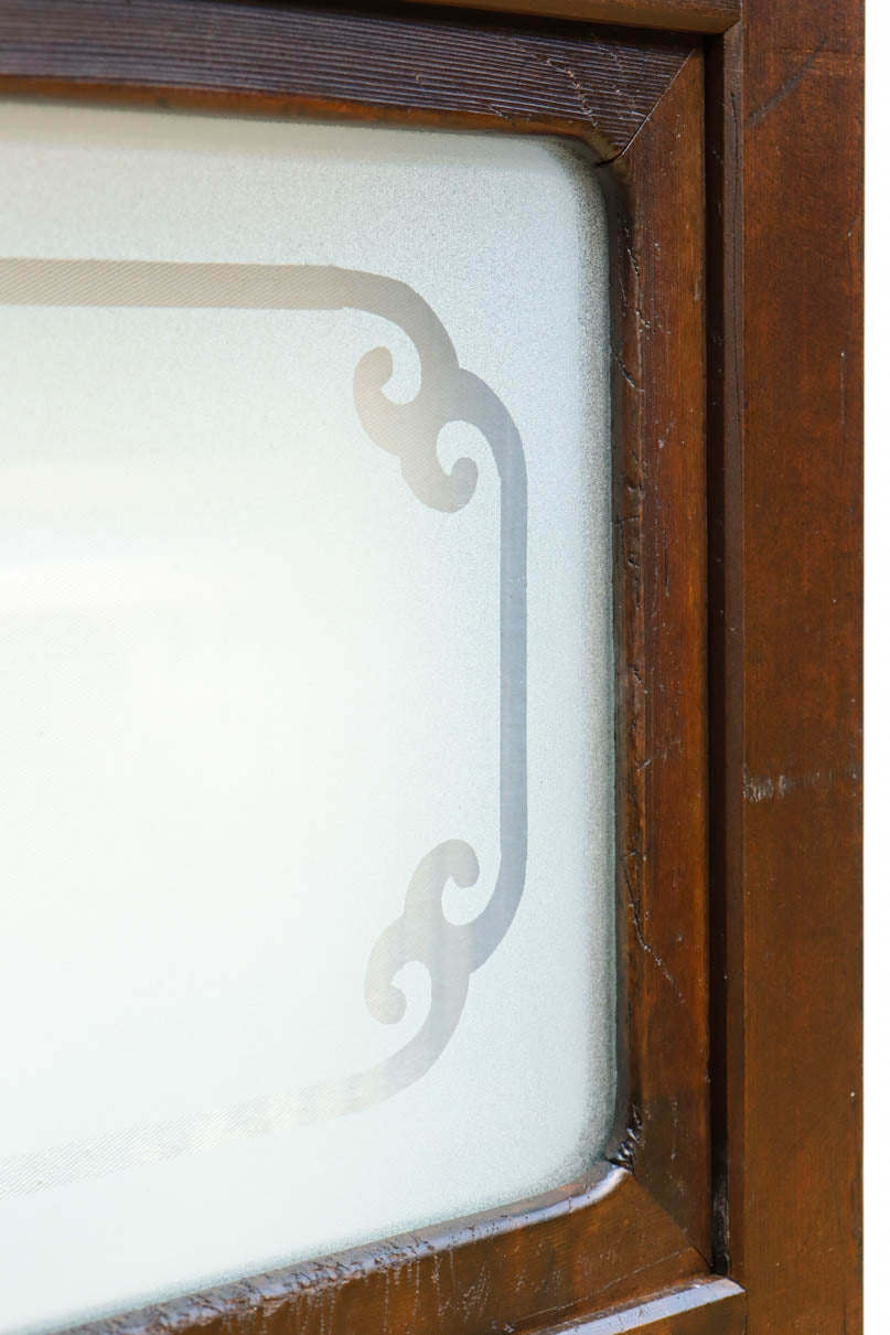 幅898ミリ　繊細な格子作りで和の趣きある大阪格子戸　F8457　在庫2枚