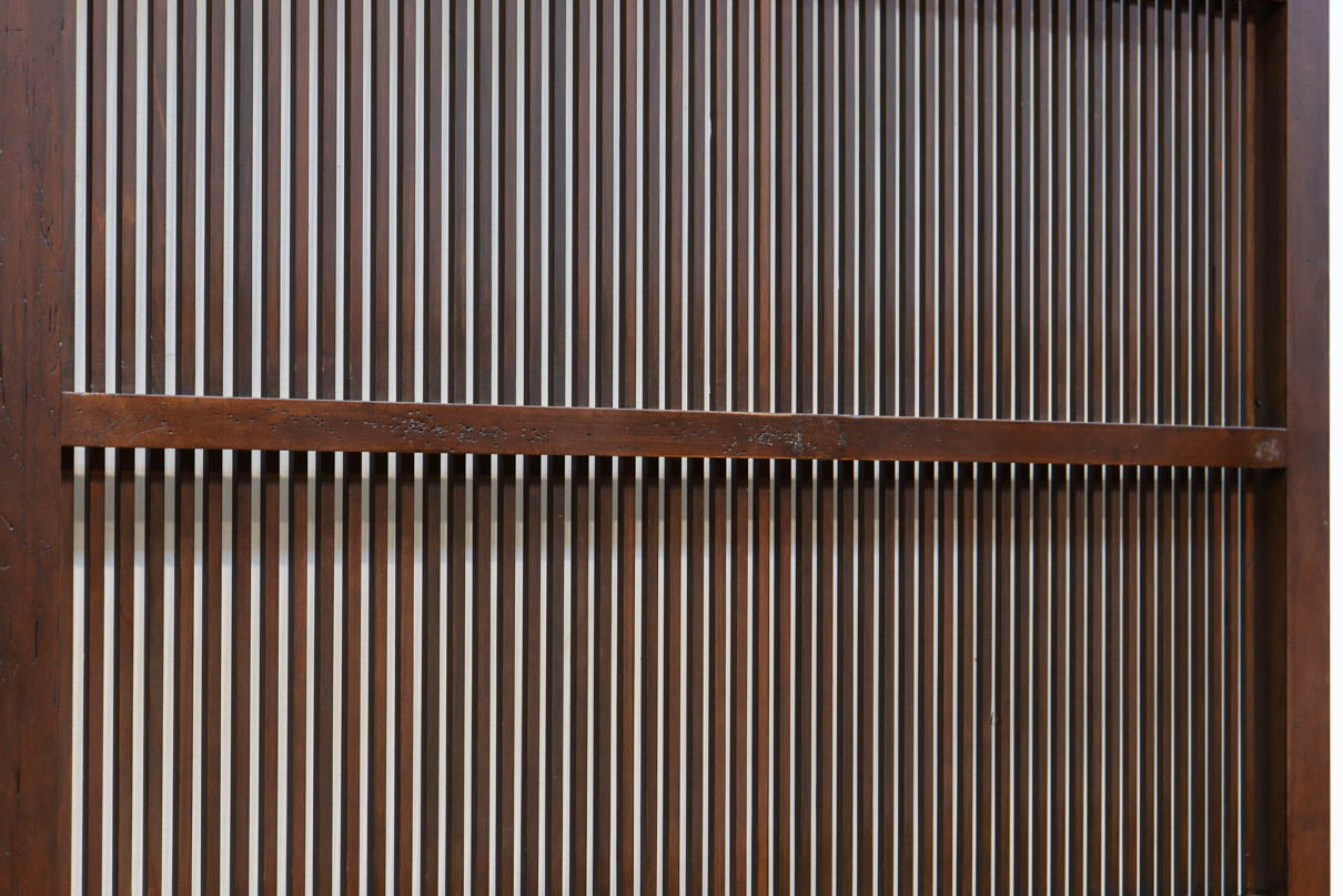 幅898ミリ　繊細な格子作りで和の趣きある大阪格子戸　F8457　在庫2枚