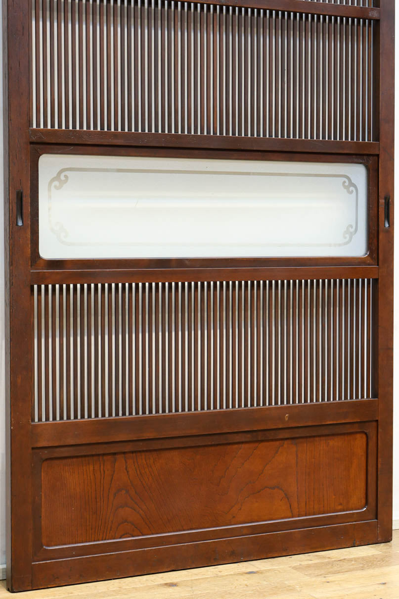 幅898ミリ　繊細な格子作りで和の趣きある大阪格子戸　F8457　在庫2枚