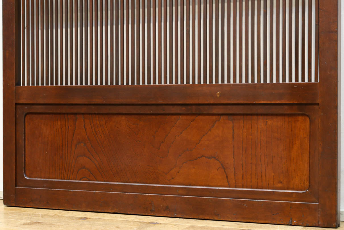 幅898ミリ　繊細な格子作りで和の趣きある大阪格子戸　F8457　在庫2枚