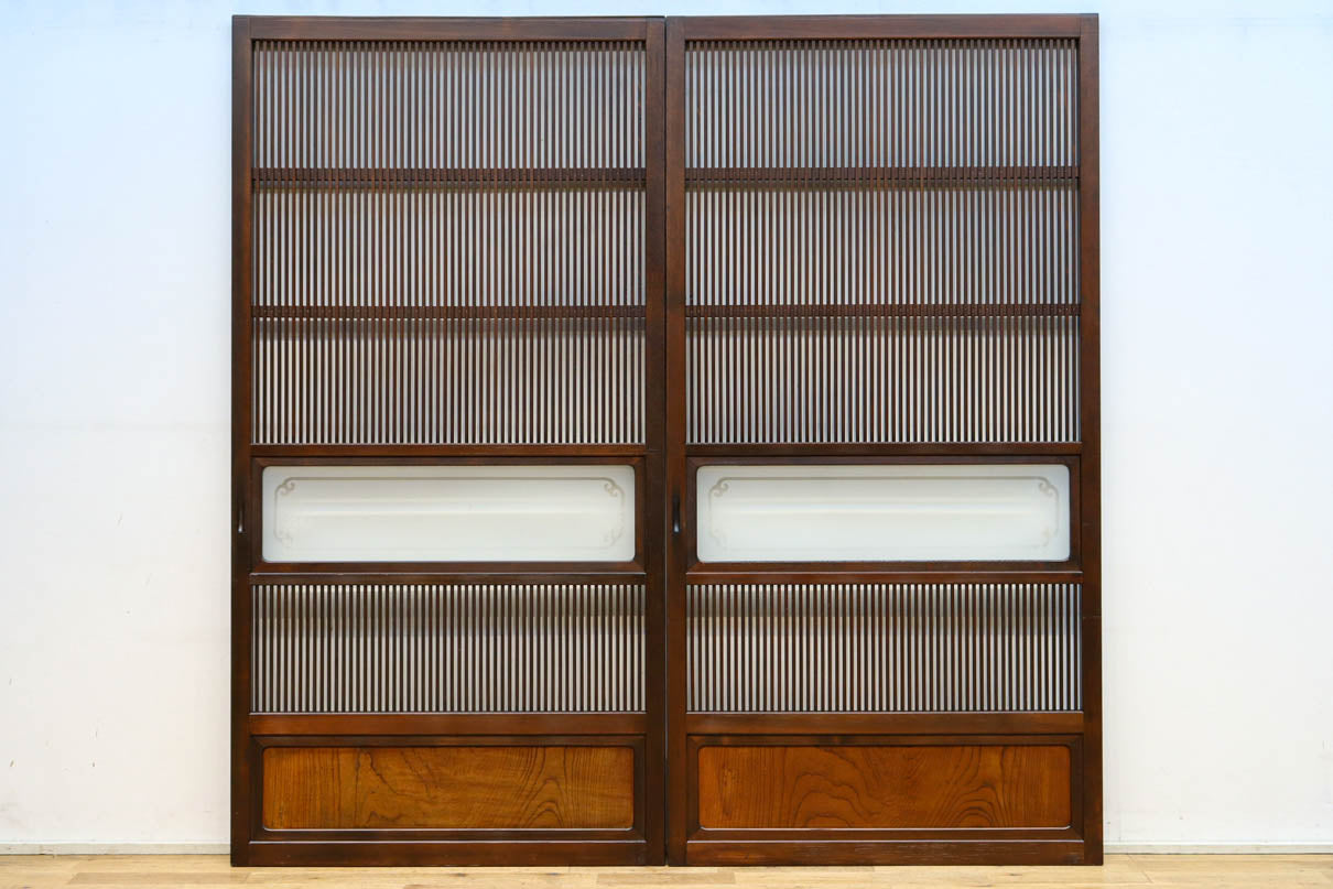 幅898ミリ　繊細な格子作りで和の趣きある大阪格子戸　F8457　在庫2枚