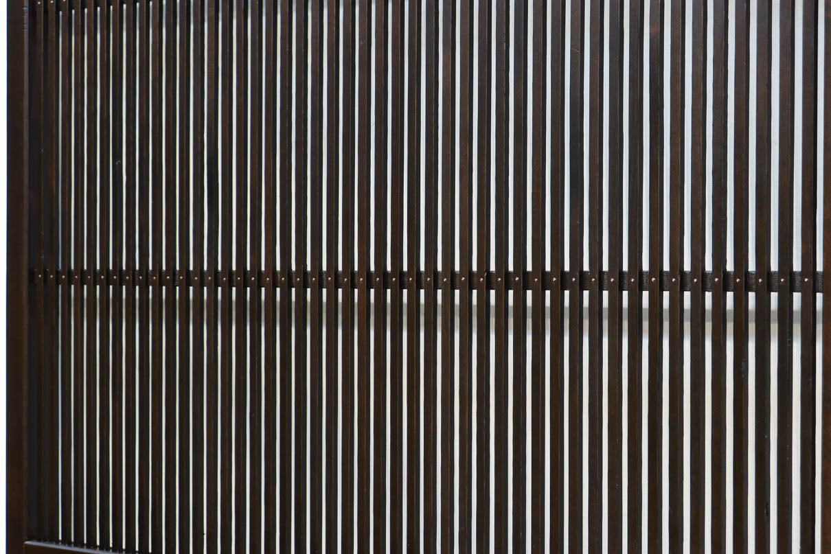 幅897ミリ　横モールガラス窓で煌びやかな面持ちの大阪格子戸　F8458　在庫4枚