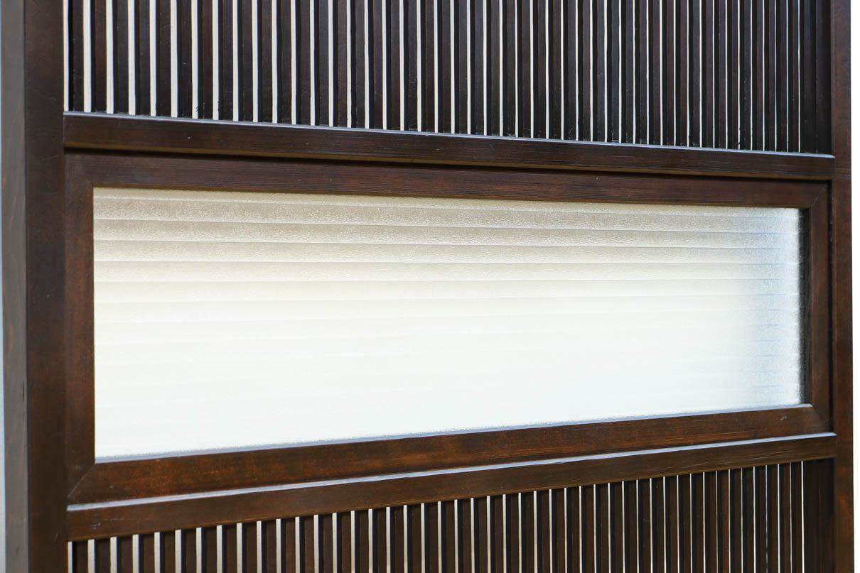 幅897ミリ　横モールガラス窓で煌びやかな面持ちの大阪格子戸　F8458　在庫4枚