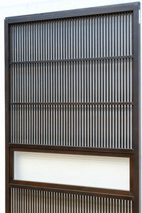 幅897ミリ　横モールガラス窓で煌びやかな面持ちの大阪格子戸　F8458　在庫4枚