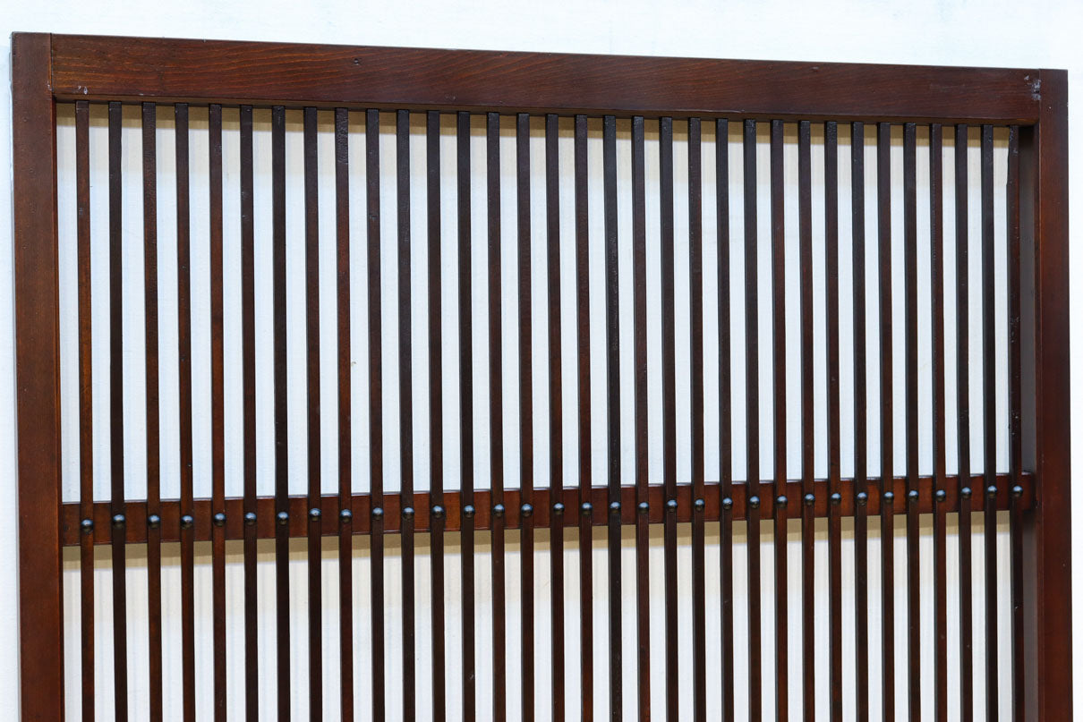 幅862ミリ　繊細な格子が引き立つ華やかな色彩の格子戸　F8464a　在庫2枚