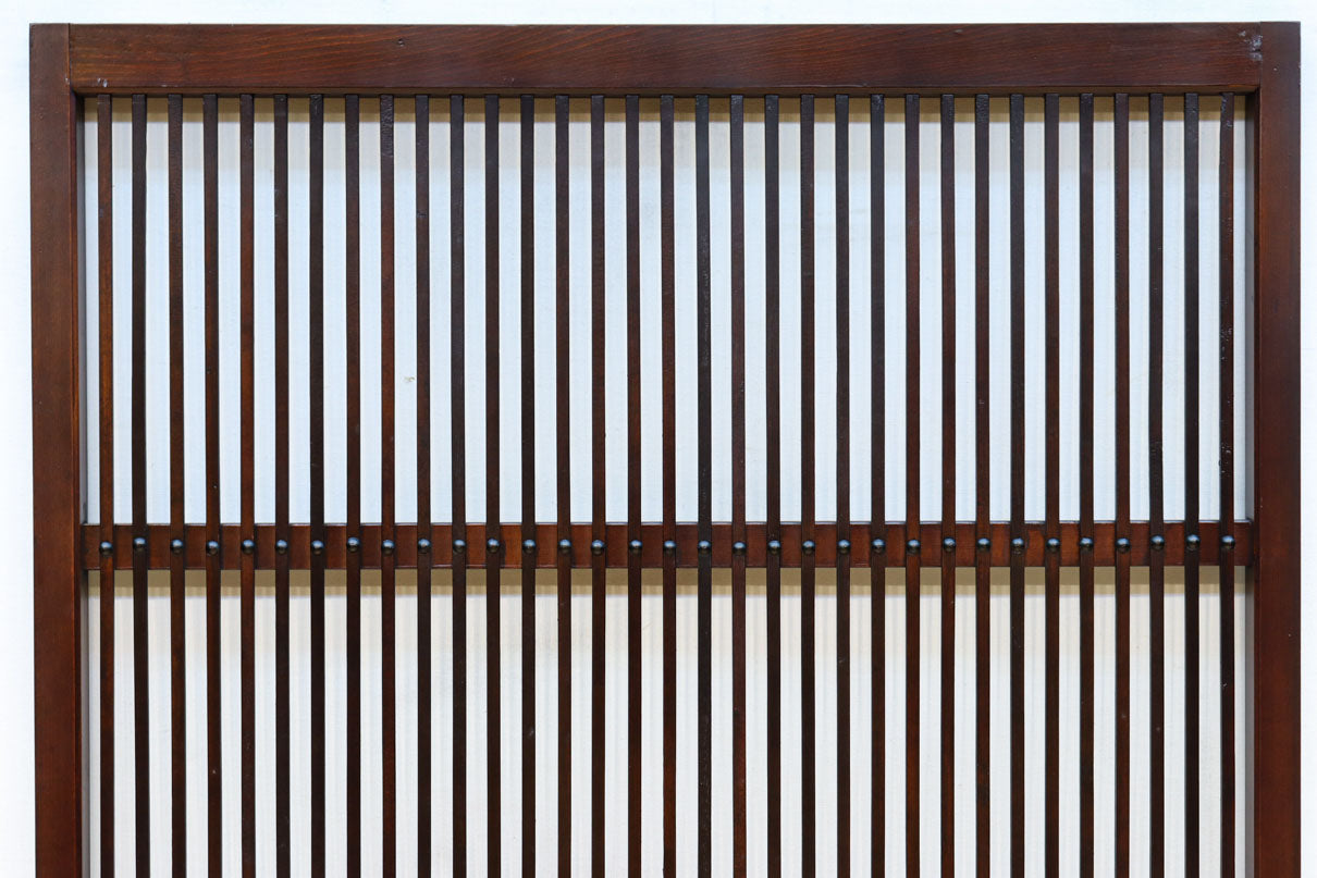 幅862ミリ　繊細な格子が引き立つ華やかな色彩の格子戸　F8464a　在庫2枚