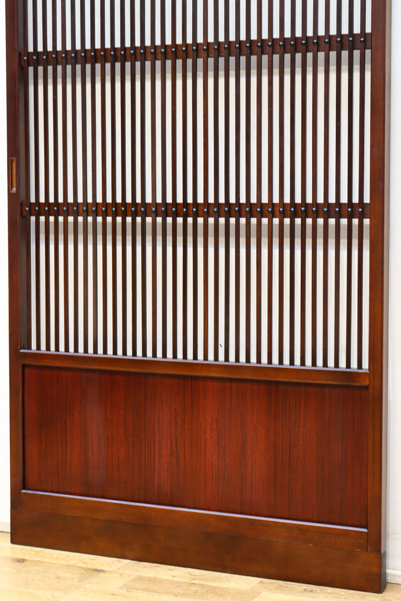 幅862ミリ　繊細な格子が引き立つ華やかな色彩の格子戸　F8464a　在庫2枚