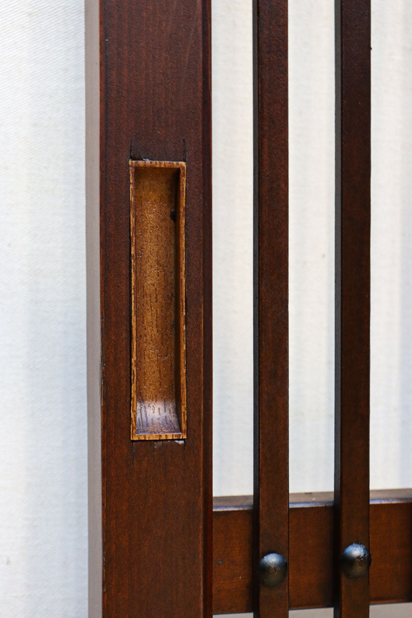 幅862ミリ　繊細な格子が引き立つ華やかな色彩の格子戸　F8464a　在庫2枚