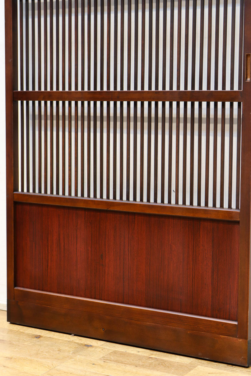 幅862ミリ　繊細な格子が引き立つ華やかな色彩の格子戸　F8464a　在庫2枚