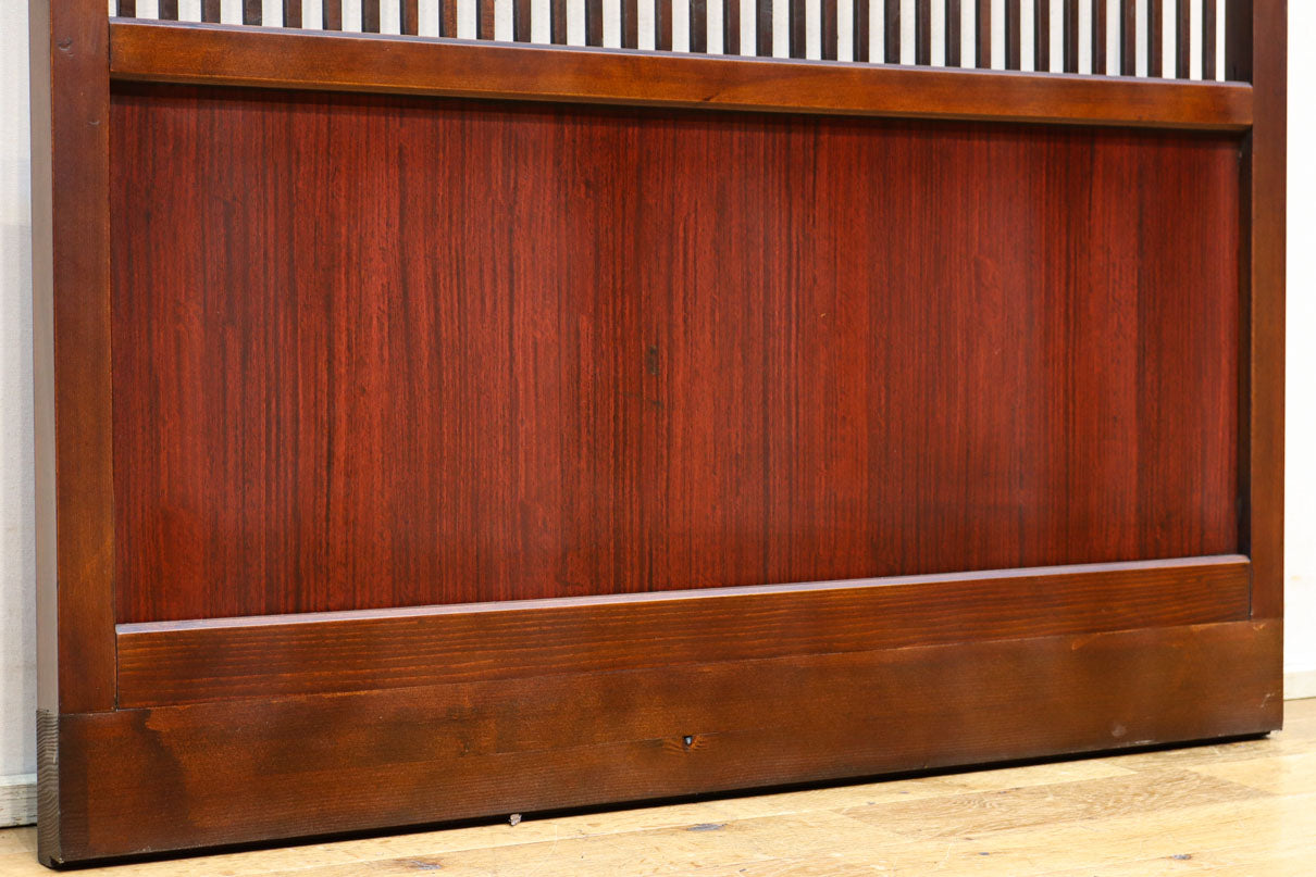 幅862ミリ　繊細な格子が引き立つ華やかな色彩の格子戸　F8464a　在庫2枚