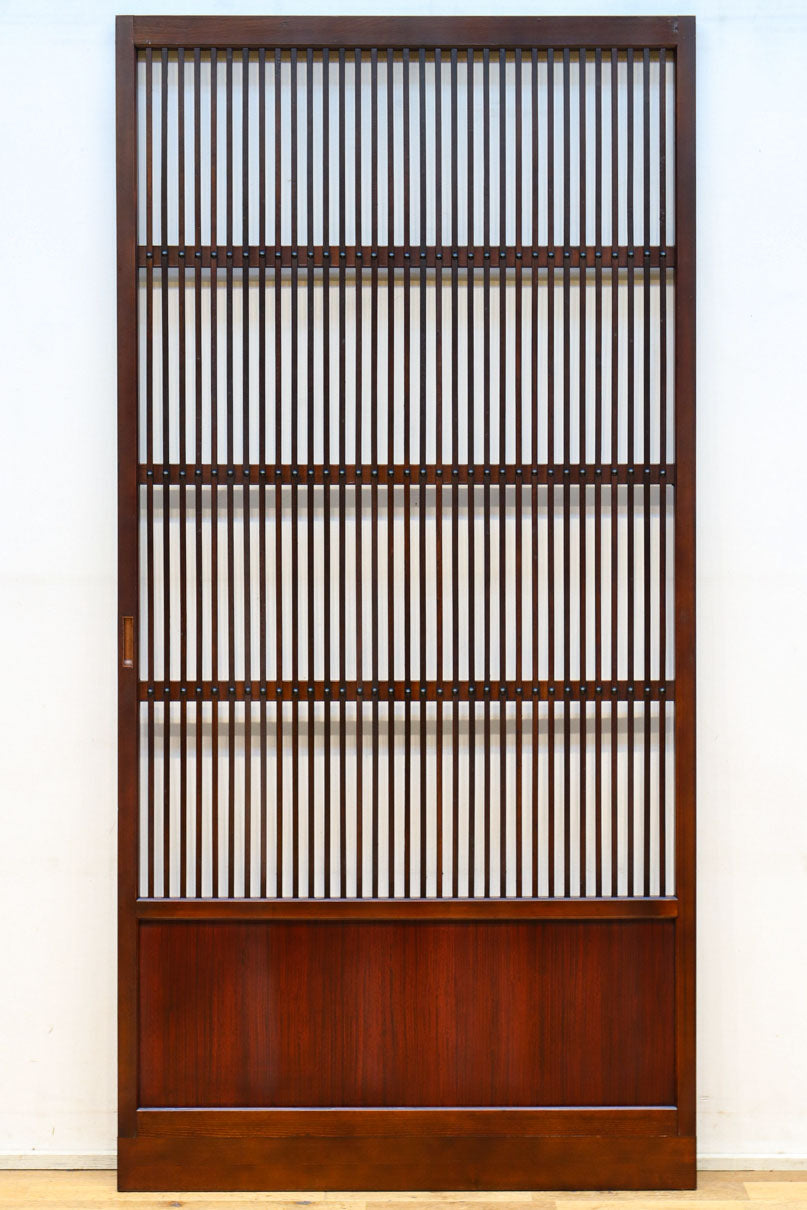 幅862ミリ　繊細な格子が引き立つ華やかな色彩の格子戸　F8464a　在庫2枚