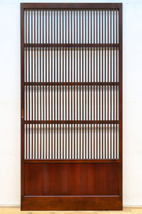 幅862ミリ　繊細な格子が引き立つ華やかな色彩の格子戸　F8464a　在庫2枚